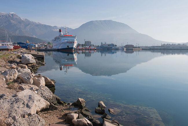 Ekaterina Burakova-Scekic. Montenegro. Старый паром в Баре