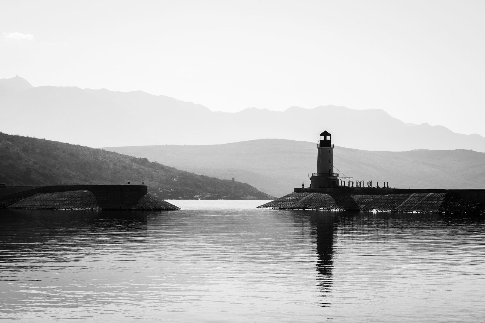 Ekaterina Burakova-Scekic. Black-white Montenegro. Без названия