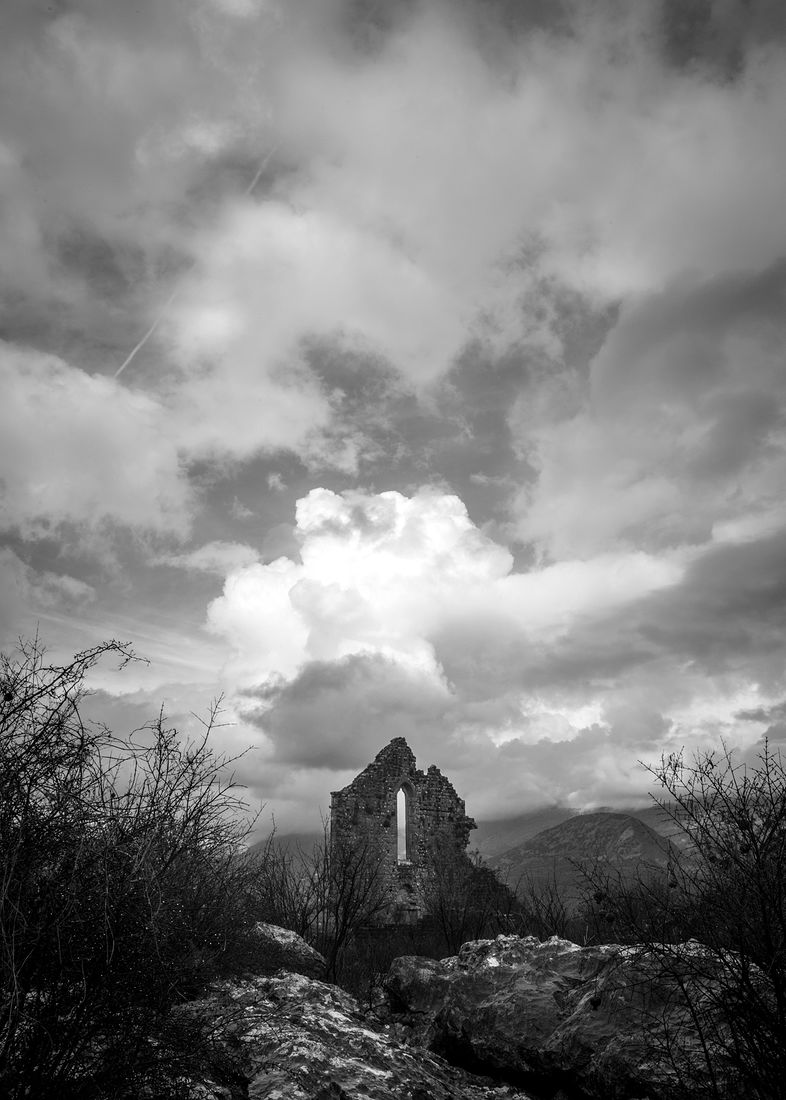 Ekaterina Burakova-Scekic. Black-white Montenegro. Без названия