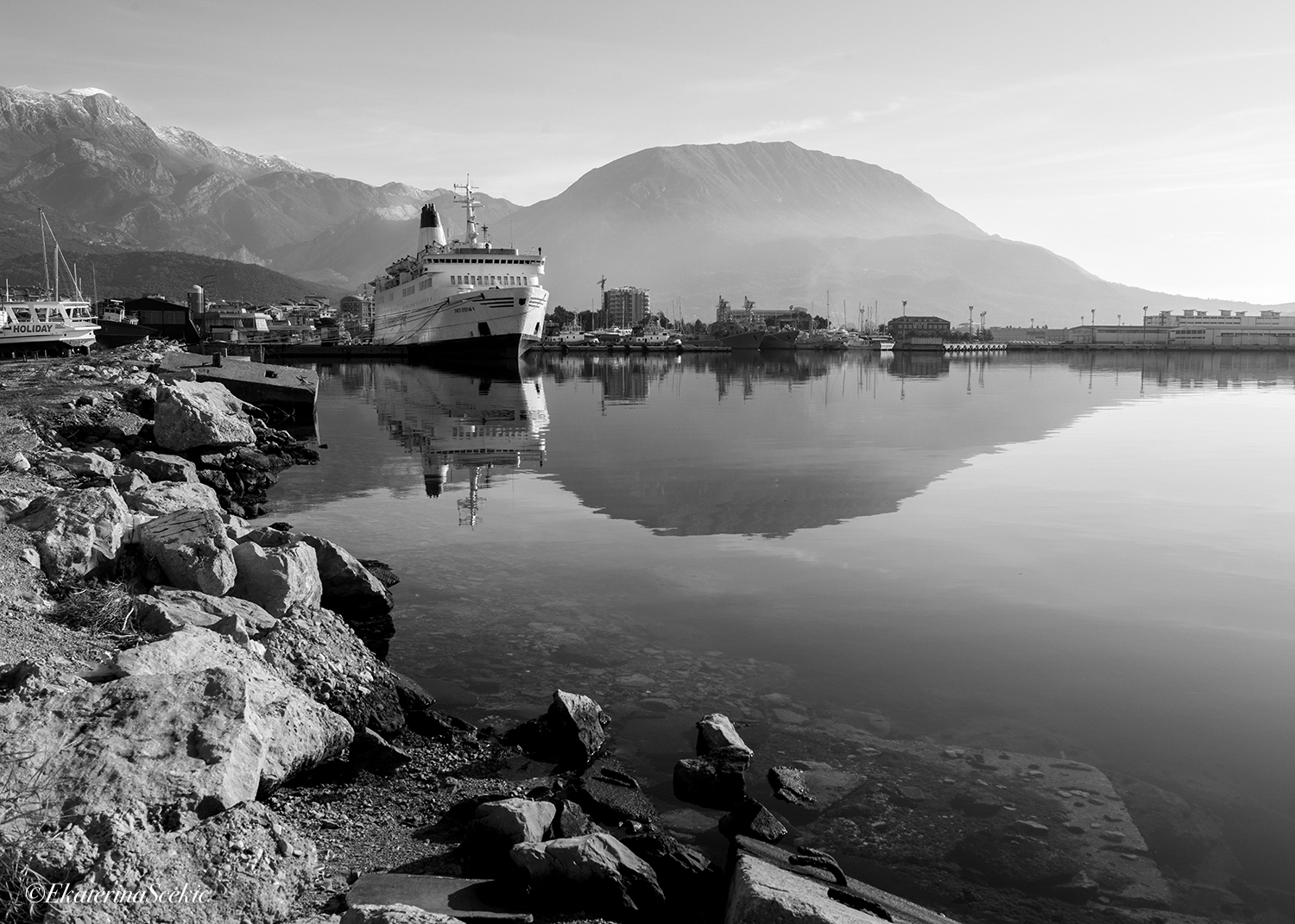 Ekaterina Burakova-Scekic. Black-white Montenegro. Без названия