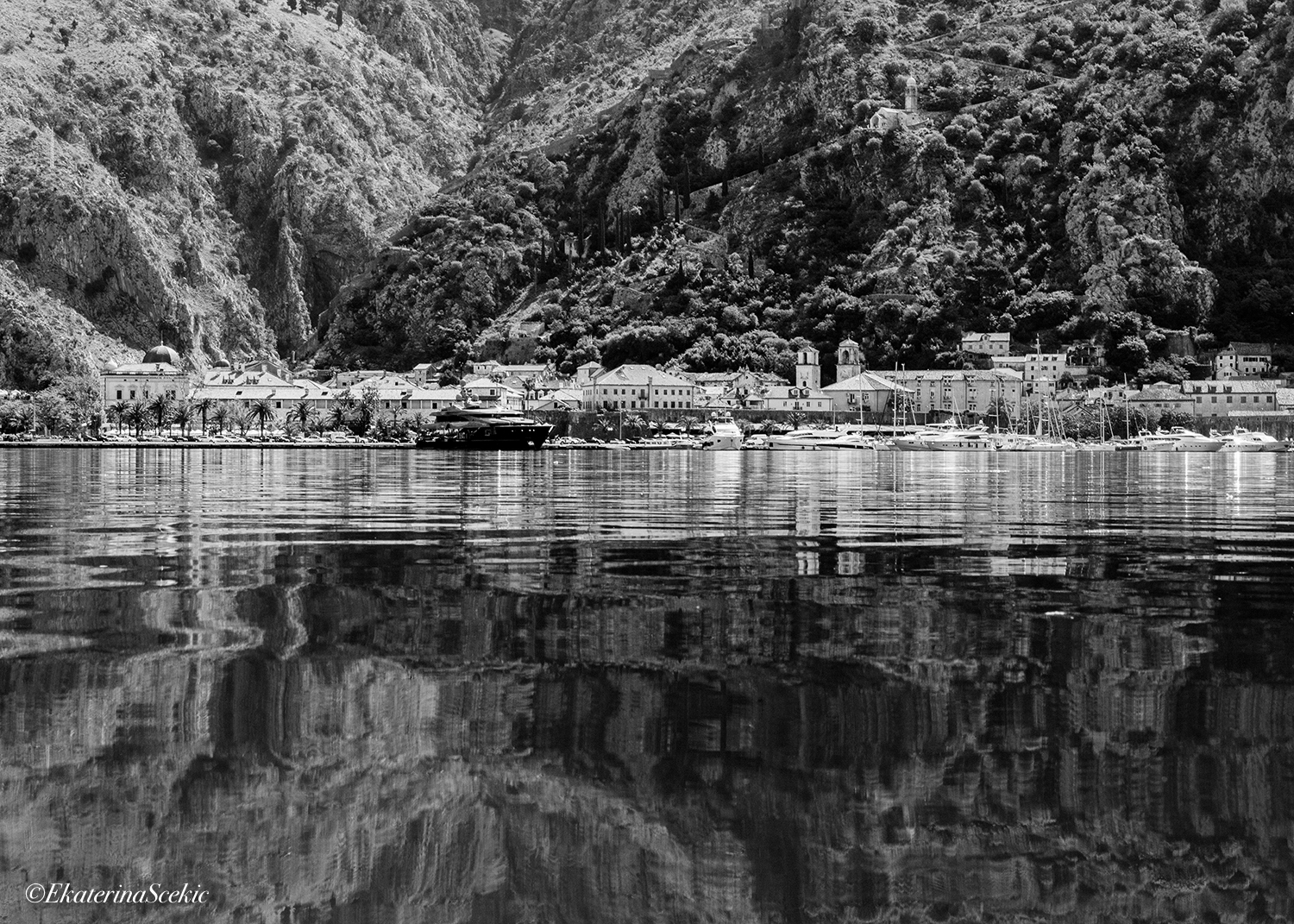 Ekaterina Burakova-Scekic. Black-white Montenegro. Без названия