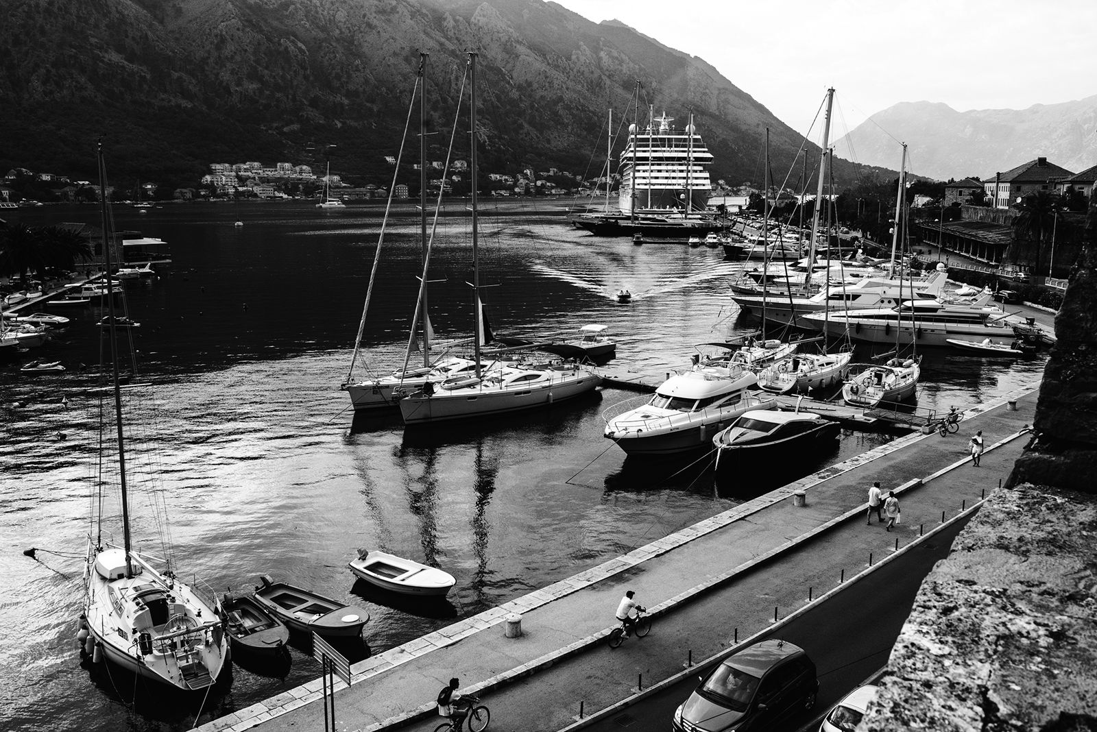 Ekaterina Burakova-Scekic. Black-white Montenegro. Котор